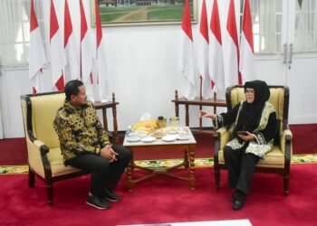 Bupati Sumedang Dony Ahmad Munir bersama sejarawan Unpad Professor Nina Herlina Lubis di Gedung Negara, Jum’at (8 Mei 2026). Bupati komit wujudkan Sumedang Puseur Budaya Sunda.(Foto: Humas Pemkab Sumedang)