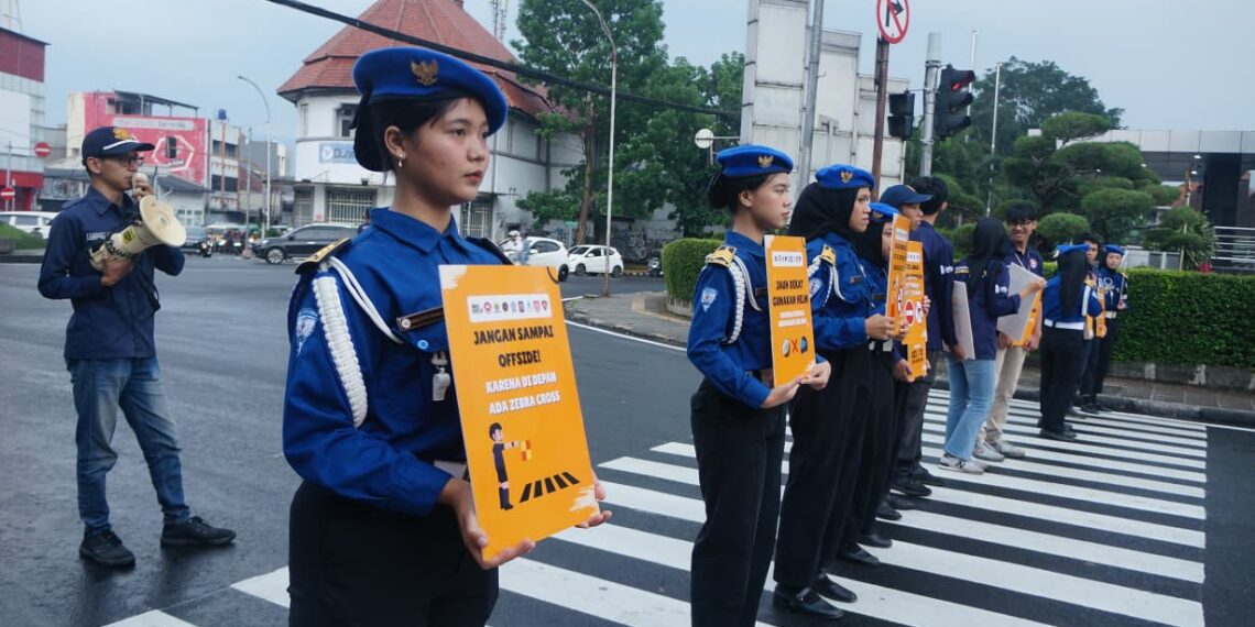 Kampanye keselamatan di jalan raya dan persimpangan.(Foto: Humas Pemkot Bandung)
