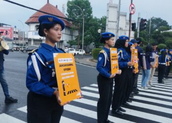 Kampanye keselamatan di jalan raya dan persimpangan.(Foto: Humas Pemkot Bandung)