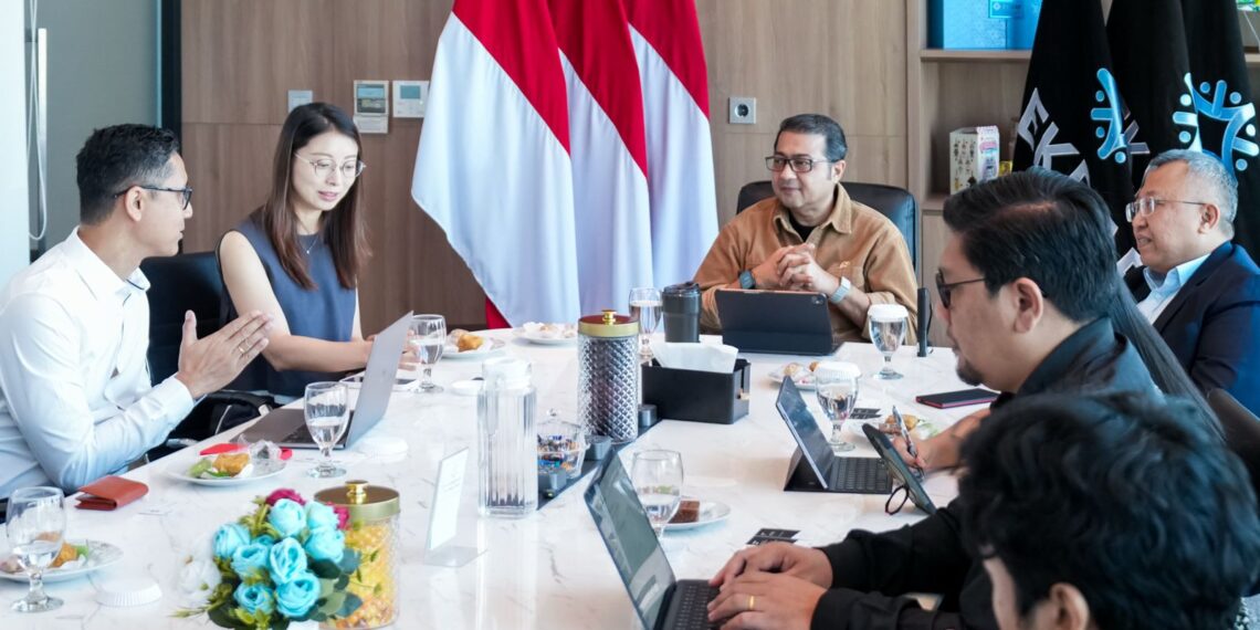 Menteri Ekraf Teuku Riefky Harsya menerima audiensi jajaran Riot Games di Gedung Autograph Tower Thamrin Nine, Jakarta, Kamis 14 Mei 2026.(Foto: Humas Pemkot Bandung)