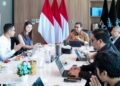 Menteri Ekraf Teuku Riefky Harsya menerima audiensi jajaran Riot Games di Gedung Autograph Tower Thamrin Nine, Jakarta, Kamis 14 Mei 2026.(Foto: Humas Pemkot Bandung)