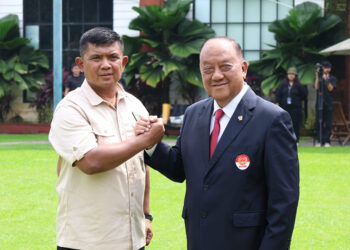 Ketum KONI Pusat, Letjen TNI Purn Marciano (Kanan) dan Ketum PB FAJI 2026-2030, Mayjen TNI Mar Oni Junianto.(Foto: KONI Pusat)
