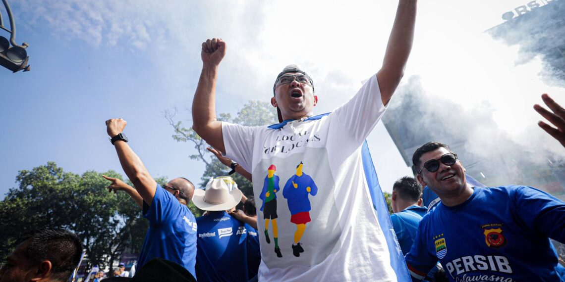 Wali Kota Bandung Muhammad Farhan merayakan kemenangan Persib.(Foto: Humas Pemkot Bandung)