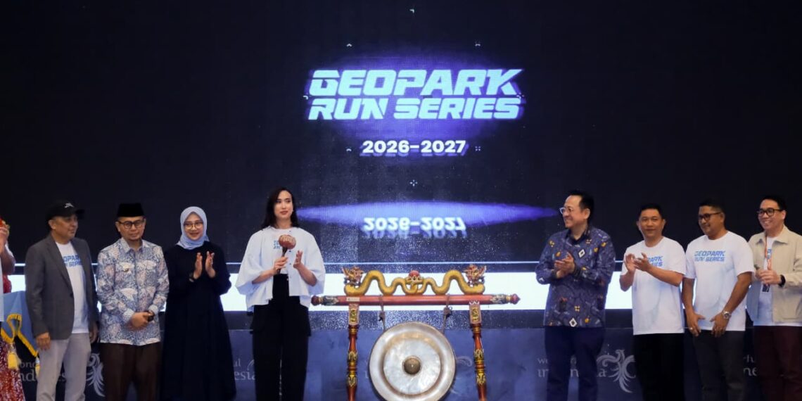 Geopark Run Series 2026–2027 diluncurkan mendorong sport tourism. Salah satunya di Geopark Ciletuh Sukabumi.(Foto: Humas Kemenpar)