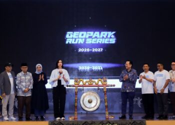 Geopark Run Series 2026–2027 diluncurkan mendorong sport tourism. Salah satunya di Geopark Ciletuh Sukabumi.(Foto: Humas Kemenpar)
