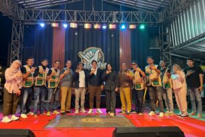 Program Akselerasi Kreatif (AKTIF) Musik Kementerian Ekonomi Kreatif/Badan Ekonomi Kreatif (Ekraf) kembali memfasilitasi produksi video klip bagi talenta lokal. Kali ini musisi asal Bandung, Jawa Barat, yakni Ega Robot Ethnic Percussion dan Ade Astrid.(Foto: Dok Kemenekraf)