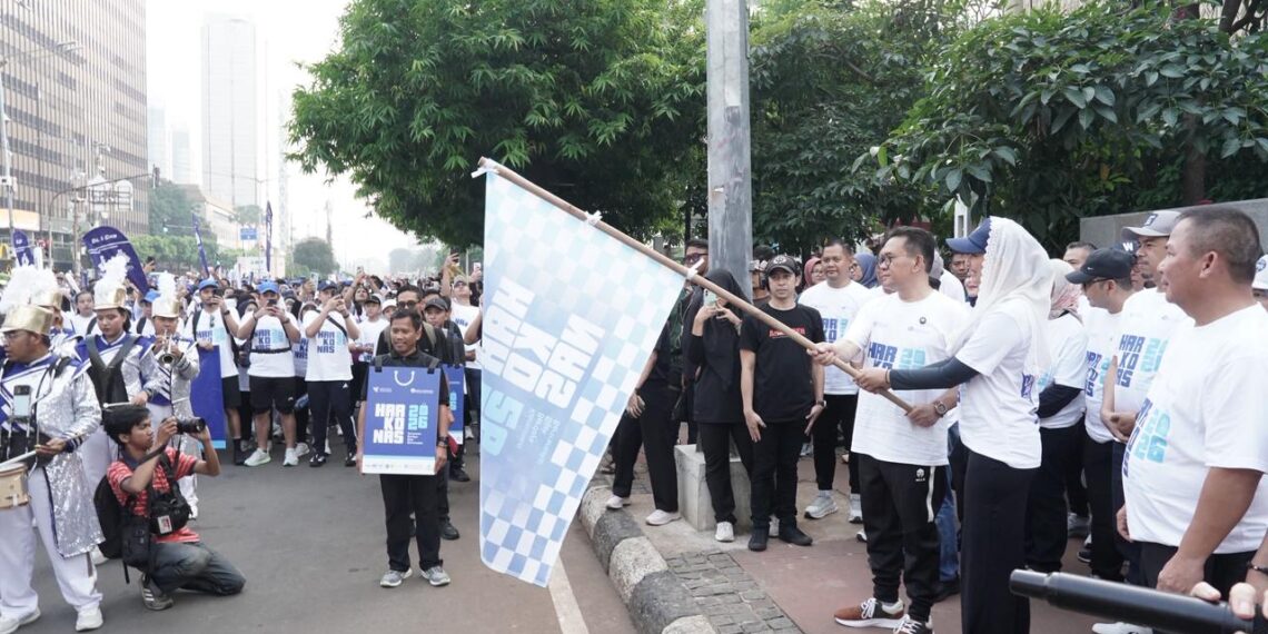 Menteri Perdagangan, Budi Santoso dan Wakil Menteri Perdagangan, Dyah Roro Esti melepas peserta jalan santai pada Puncak Peringatan Hari Konsumen Nasional (HARKONAS) 2026 di Jakarta, Minggu (10 Mei).(Foto: Humas Kemendag)