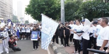Menteri Perdagangan, Budi Santoso dan Wakil Menteri Perdagangan, Dyah Roro Esti melepas peserta jalan santai pada Puncak Peringatan Hari Konsumen Nasional (HARKONAS) 2026 di Jakarta, Minggu (10 Mei).(Foto: Humas Kemendag)