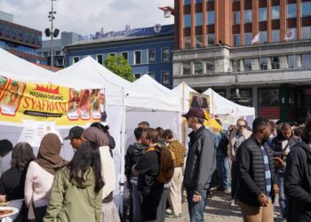 Kedutaan Besar Republik Indonesia (KBRI) di Oslo kembali menyelenggarakan festival Indonesia melalui kegiatan “Indonesia Spice Up Oslo 2026: Jajan Yuk!” yang berlangsung di Youngstorget, Oslo, pada Sabtu (23/5).(Foto: Kemlu)