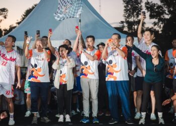 Wamenpora Taufik melakukan flag off start Jogja Run D-City 2026 di Gelanggang Inovasi dan Kreativitas (GIK) UGM, Sleman, Minggu (24/5) pagi.(foto: Nurohman/kemenpora.go.id)