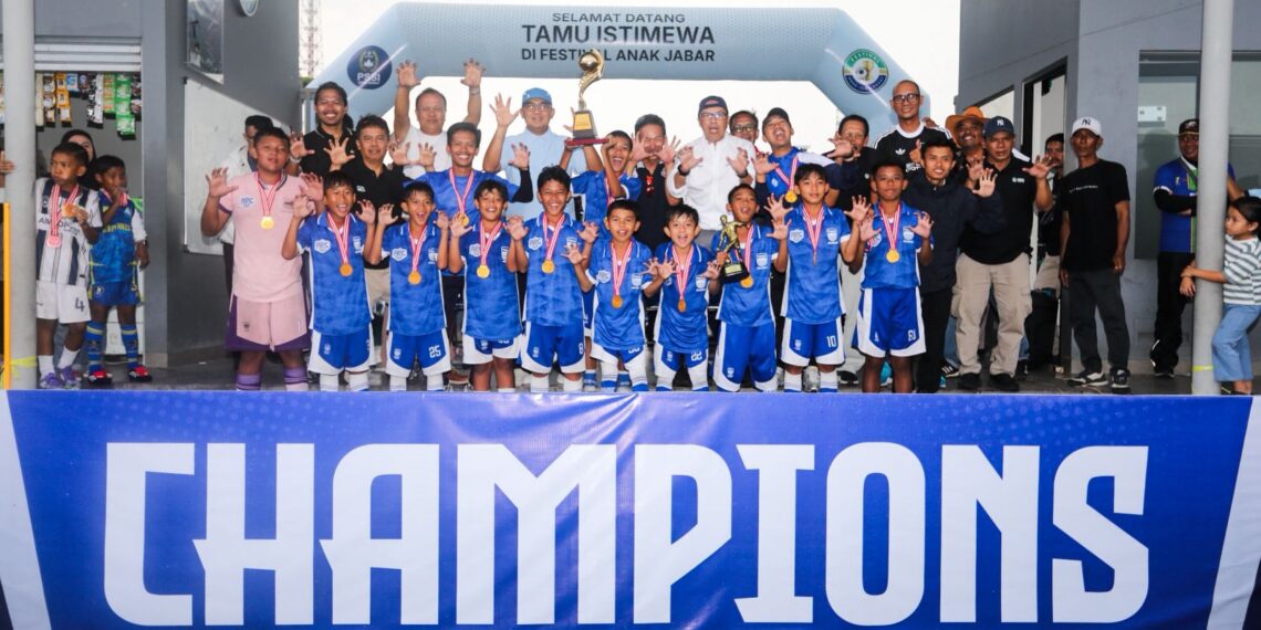Liga Jabar Istimewa Piala Wali Kota Bandung 2026 resmi ditutup. Liga itu diharapkan menjadi momentum penting bagi pembinaan sepak bola usia dini di Kota Bandung.(Foto: Humas Pemkot Bandung)