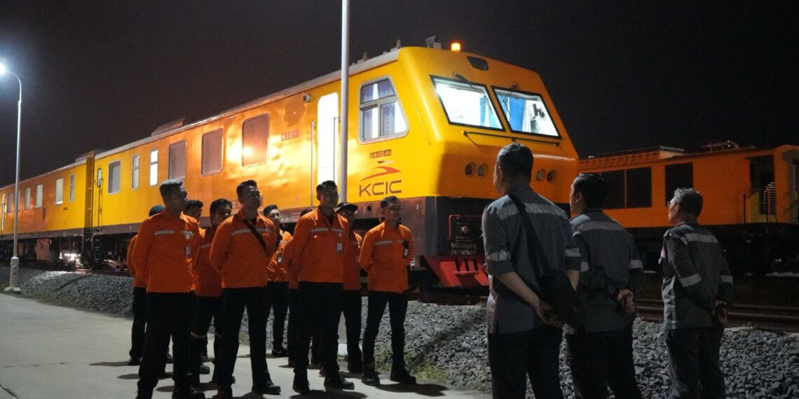 Pemeriksaan dan perawatan berkala menjadi bagian penting dalam menjaga keselamatan serta keandalan operasional Whoosh.(Foto: KCIC)