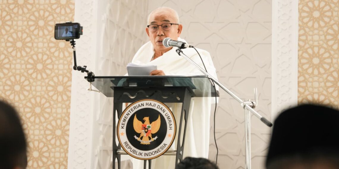 KH Asep Saifuddin Chalim, menyampaikan khutbah wukuf pada puncak pelaksanaan ibadah haji 1447 H/2026 M di Arafah (26/5).(Foto: Humas Kemenhaj)