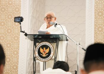 KH Asep Saifuddin Chalim, menyampaikan khutbah wukuf pada puncak pelaksanaan ibadah haji 1447 H/2026 M di Arafah (26/5).(Foto: Humas Kemenhaj)
