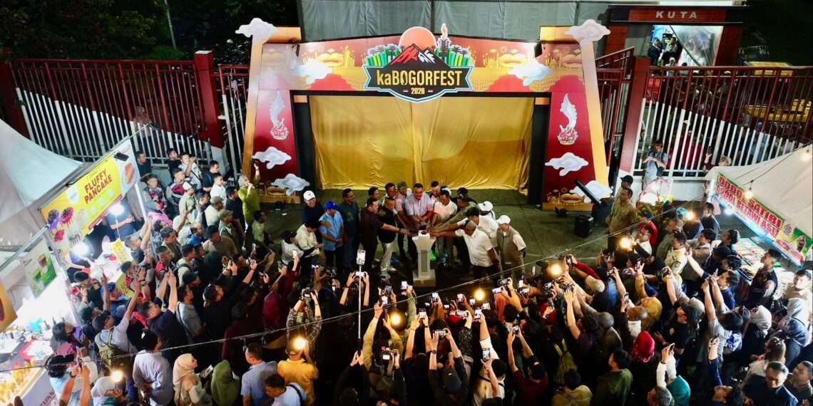 Bupati Bogor, Rudy Susmanto, secara resmi membuka KaBogorFest 2026 di kawasan Gelora Pakansari, Kabupaten Bogor, Jumat (29/5/2026).(Foto: Humas Pemkab Bogor)