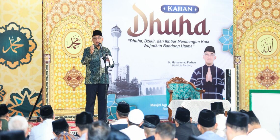 Wali Kota Bandung Muhammad Farhan di Kajian Dhuha Masjid Agung Bandung.(Foto: Humas Pemkot Bandung)