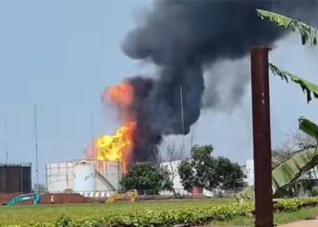 Kebakaran fasilitas unloading Stasiun Pengumpul Utama (SPU) Cemara, yang berlokasi di Desa Rajaiyang, Kecamatan Losarang, Kab. Indramayu, Rabu (6/5/2026) pukul 12.30 WIB.(Foto: istimewa)