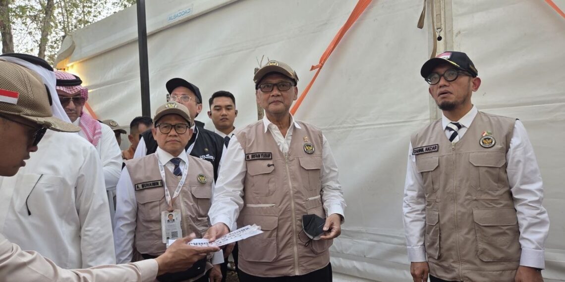 (Kiri-Kanan) Menko Pemberdayaan Masyarakat Muhamimin Iskandar, Menteri haji dan Umrah Mochamad Irfan yusuf Hasyim, dan Wamenhaj Dahnil Azhar Simanjuntak.(Foto; Humas Kemenhaj)