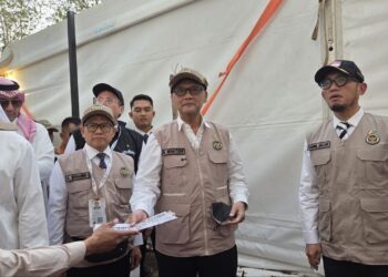 (Kiri-Kanan) Menko Pemberdayaan Masyarakat Muhamimin Iskandar, Menteri haji dan Umrah Mochamad Irfan yusuf Hasyim, dan Wamenhaj Dahnil Azhar Simanjuntak.(Foto; Humas Kemenhaj)