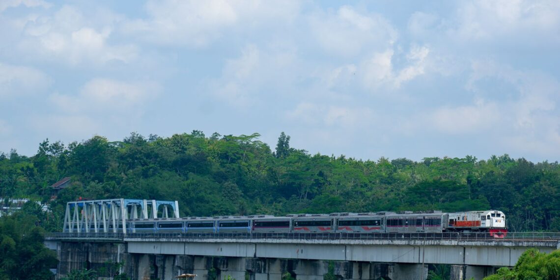 Rute terjauh KA Blambangan Ekspres menjadi pilihan pelanggaan dalam melakukan perjalanan jarak jauh.(Foto: Humas KAI)