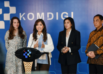 Menkomdigi Meutya Hafid didampingi Dirjen Komunikasi Publik dan Media (KPM) Fifi Aleyda Yahya dan Dirjen Pengawasan Ruang Digital Alexander Sabar melakukan konferensi pers bersama VP Global Public Policy Nicky Jackson Colaco di Kantor Kementerian Komdigi, Jakarta Pusat, Kamis (30/04/2026). Foto: DRA/Komdigi