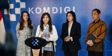 Menkomdigi Meutya Hafid didampingi Dirjen Komunikasi Publik dan Media (KPM) Fifi Aleyda Yahya dan Dirjen Pengawasan Ruang Digital Alexander Sabar melakukan konferensi pers bersama VP Global Public Policy Nicky Jackson Colaco di Kantor Kementerian Komdigi, Jakarta Pusat, Kamis (30/04/2026). Foto: DRA/Komdigi