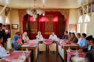 Menteri Pariwisata Widiyanti Putri Wardhana beserta jajaran kunjungi Desa Wisata Koto Gadang, Kabupaten Agam, Kamis (30/4/2026).(Foto: Humas Kemenpar)