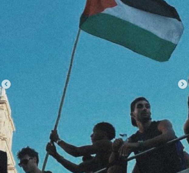 Lamine Yamal kibarkan bendera Palestina saat pesta juara Li Liga 2025-2026.(Image: IG/Lamine Yamal)