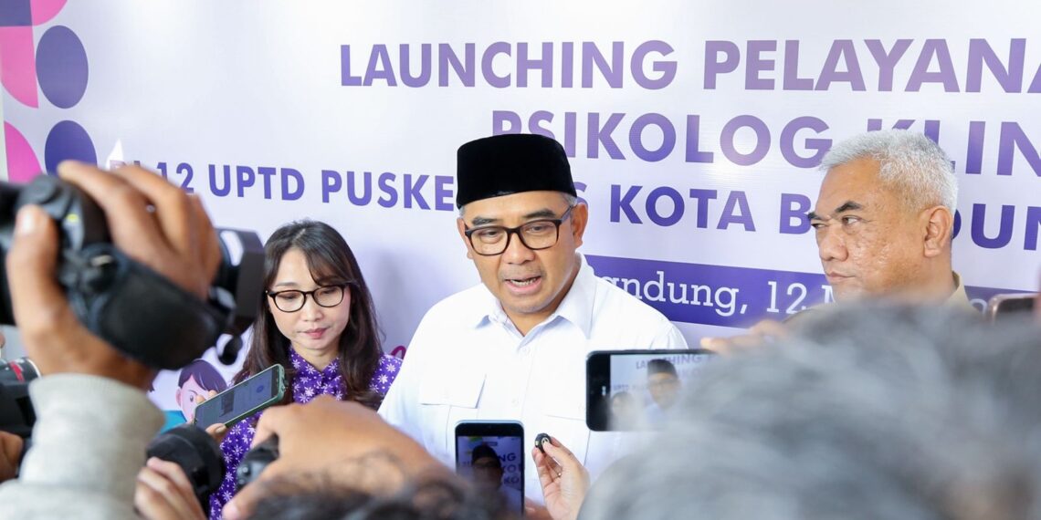 Wali Kota Bandung Muhammad Farhan saat meluncurkan Pelayanan Psikologi Klinis di 12 UPTD Puskesmas Kota Bandung, Selasa 12 Mei 2026.(Foto: Humas Pemkot Bandung)