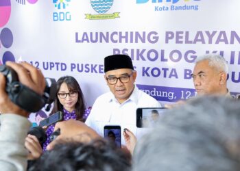 Wali Kota Bandung Muhammad Farhan saat meluncurkan Pelayanan Psikologi Klinis di 12 UPTD Puskesmas Kota Bandung, Selasa 12 Mei 2026.(Foto: Humas Pemkot Bandung)