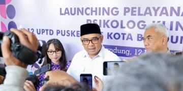 Wali Kota Bandung Muhammad Farhan saat meluncurkan Pelayanan Psikologi Klinis di 12 UPTD Puskesmas Kota Bandung, Selasa 12 Mei 2026.(Foto: Humas Pemkot Bandung)