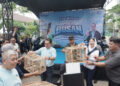 Menteri Perdagangan, Budi Santoso bersama Wakil Menteri Perdagangan, Dyah Roro Esti secara resmi membuka Piala Busan “Festival Lomba Burung Berkicau dan Kuliner UMKM” di Kantor Kementerian Perdagangan, Jakarta, Minggu (3 Mei). Kegiatan ini menjadi salah satu upaya dalam mendorong pertumbuhan ekonomi melalui aktivitas komunitas hobi.(Foto: Kemendag)