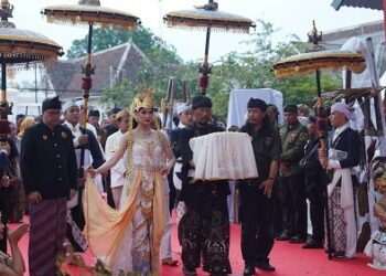 Prosesi kembalinya Mahkota Binokasih ke Sumedang.(Foto: Humas Pemkab Sumedang)