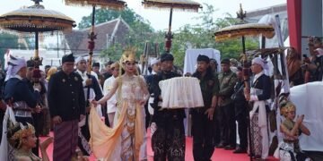 Prosesi kembalinya Mahkota Binokasih ke Sumedang.(Foto: Humas Pemkab Sumedang)
