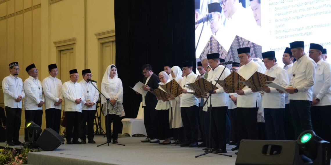 Menag Narasuddin Umar memberikan sambutan pada Pelantikan dan Rapat Kerja Nasional Pengurus Pusat Masyarakat Ekonomi Syariah (MES) di Jakarta. Menurutnya, Indonesia sudah saatnya menjadi kiblat ekonomi syariah dunia.(Foto: Humas Kemenag)