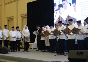 Menag Narasuddin Umar memberikan sambutan pada Pelantikan dan Rapat Kerja Nasional Pengurus Pusat Masyarakat Ekonomi Syariah (MES) di Jakarta. Menurutnya, Indonesia sudah saatnya menjadi kiblat ekonomi syariah dunia.(Foto: Humas Kemenag)