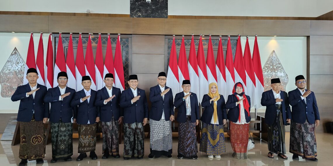 Menhaj dan jajaran (Foto: Humas Kemenhaj)
