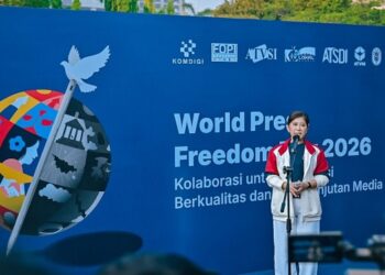 Menkomdigi Meutya Hafid memberikan sambutan dalam Peringatan Hari Kebebasan Pers Sedunia 2026 di Car Free Day Jenderal Sudirman, Jakarta Pusat, Minggu (03/05/2026). Foto: Ahmad Tri Hawaari/Komdigi