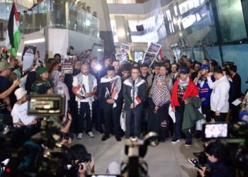 Menteri Luar Negeri Sugiono menyambut 9 WNI relawan Global Sumud Flotilla yang tiba di Tanah Air Minggu sore 24 Mei 2026.(Foto: Kemlu)