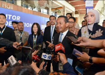 Menteri ESDM Bahlil Lahadalia menjelaskan tentang BUMN Khusus Ekspor SDA.(Foto: Humas Kementerian ESDM)