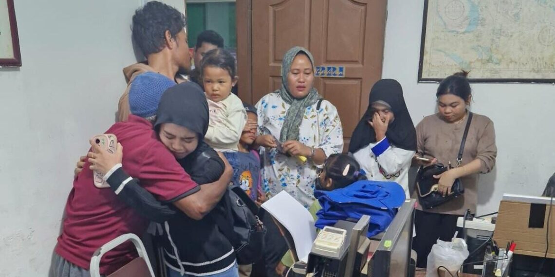 Nelayan Indonesia hanyut ke Malaysia saat melaut namun kehabisan bahan bakar di tengah perjalanan.(Foto: Kemlu)