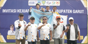 Bupati Garut, Abdusy Syakur Amin, membuka Invitasi Kejuaraan Atletik se-Jawa Barat, di Stadion Dalem Bintang SOR RAA Adiwijaya, Garut yang diselenggarakan PASI Garut, Sabtu (23/5/2026).(Foto: Humas Pemkab Garut)