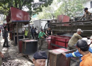 Penertiban PKL Cicadas Kota Bandung.(Foto: Humas Pemkot Bandung)