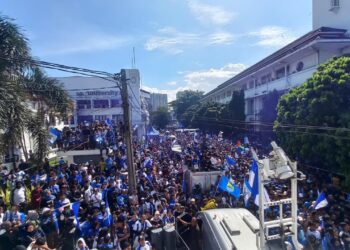 Persib juara hattrick. Ribuan manusia tumpah ruah di Alun-Alun Bandung.(Foto: Humas Pemkot Bandung)