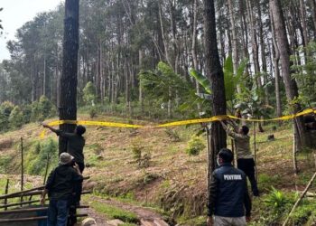 Peternak ayam perambah hutan di Sulawesi Selatan.(Foto: Humas Kemenhut)