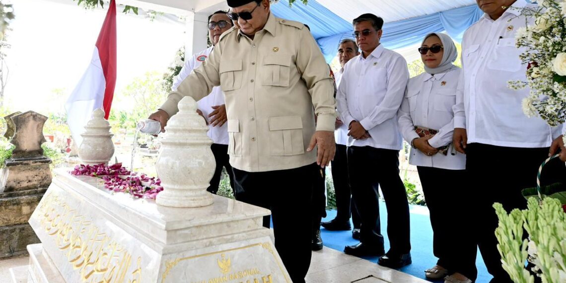 Presiden Prabowo Ziarahi Makam Marsinah di Nganjuk Jatim Sabtu 16 Mei 2026.(Foto: Setneg)