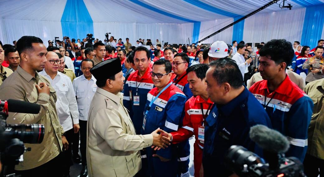 Presiden Prabowo dan jajaran Pertamina saat melakukan groundbreaking proyek hilirisasi nasional tahap II di Refinery Unit IV Cilacap, Provinsi Jawa Tengah pada Rabu, 29 April 2026.(Foto: Humas Pertamina)