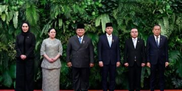 Presiden Prabowo Subianto berfoto bersama Wapres Gibran Rakabuming Raka, Ketua DPR Puan Maharani, dan para Wakil Ketua DPR usai pidato kerangka umum APBN 2027.(Foto: Setneg)