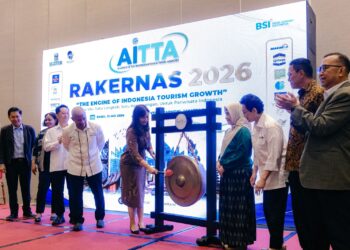 Wakil Menteri Pariwisata (Wamenpar) Ni Luh Puspa secara resmi membuka Rapat Kerja Nasional (Rakernas) Alliance of the Indonesian Tour & Travel Agencies (AITTA) Tahun 2026.(Foto: Humas Kemenpar)