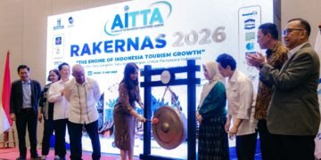 Wakil Menteri Pariwisata (Wamenpar) Ni Luh Puspa secara resmi membuka Rapat Kerja Nasional (Rakernas) Alliance of the Indonesian Tour & Travel Agencies (AITTA) Tahun 2026.(Foto: Humas Kemenpar)